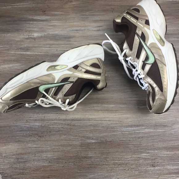Nike Shoes - 💰 Nike Run Shoes Size 9.5